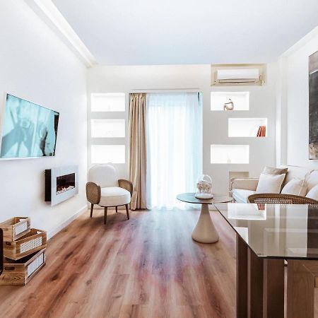 Luxury Apartment In The Heart Of The City - 1Br Athens Exterior photo