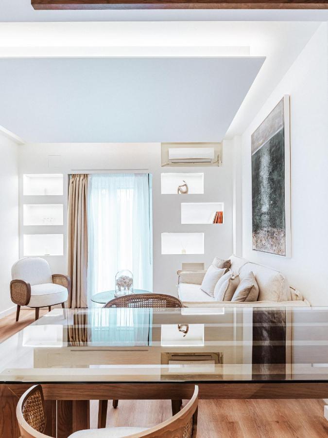 Luxury Apartment In The Heart Of The City - 1Br Athens Exterior photo