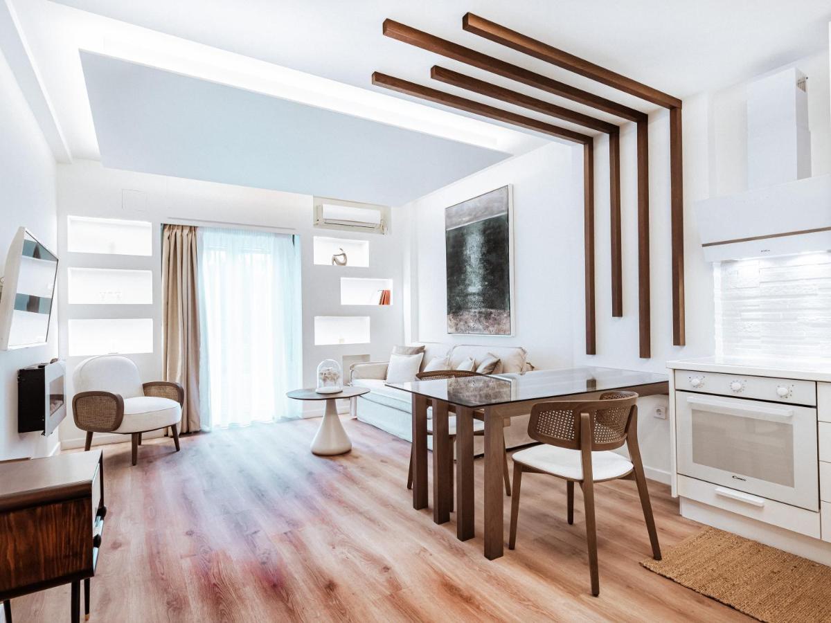 Luxury Apartment In The Heart Of The City - 1Br Athens Exterior photo