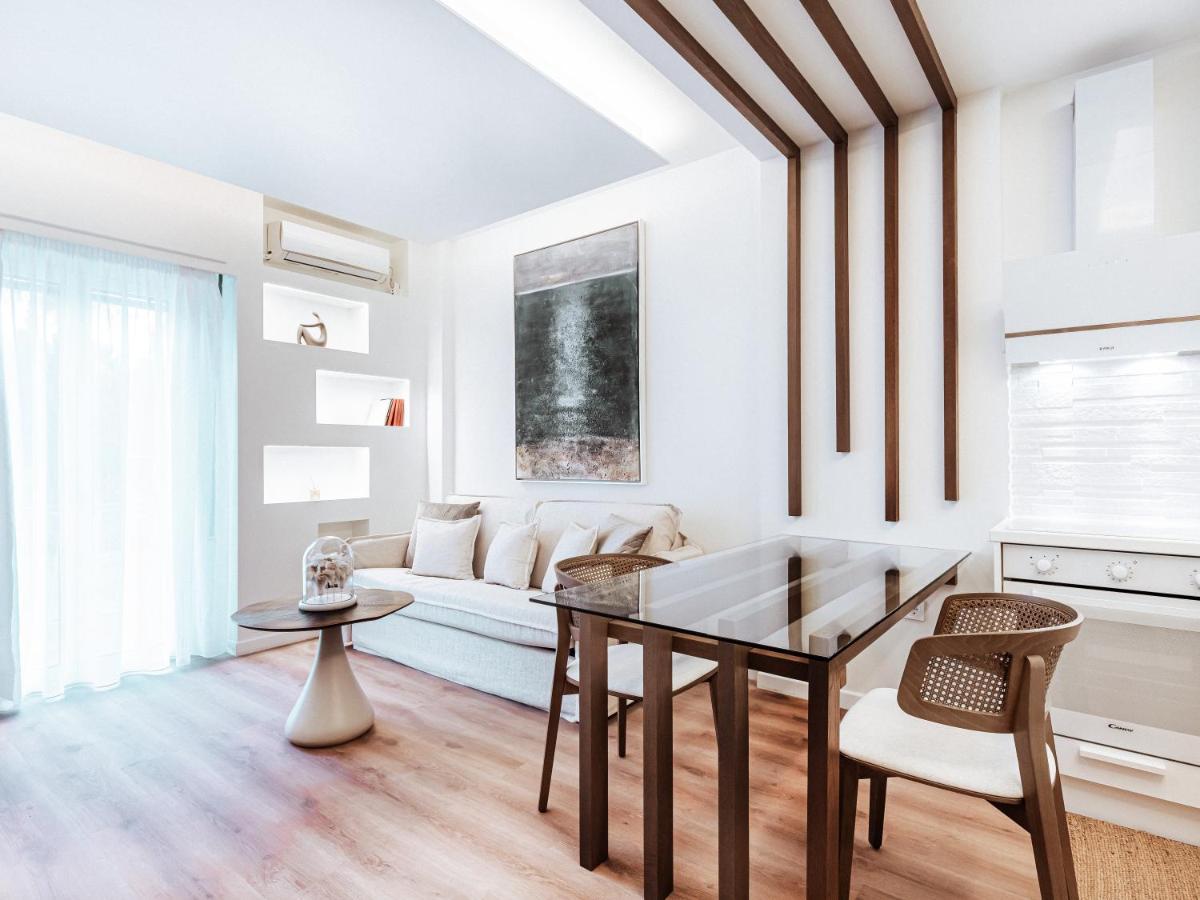 Luxury Apartment In The Heart Of The City - 1Br Athens Exterior photo