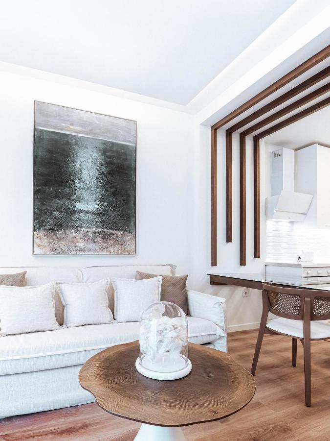 Luxury Apartment In The Heart Of The City - 1Br Athens Exterior photo