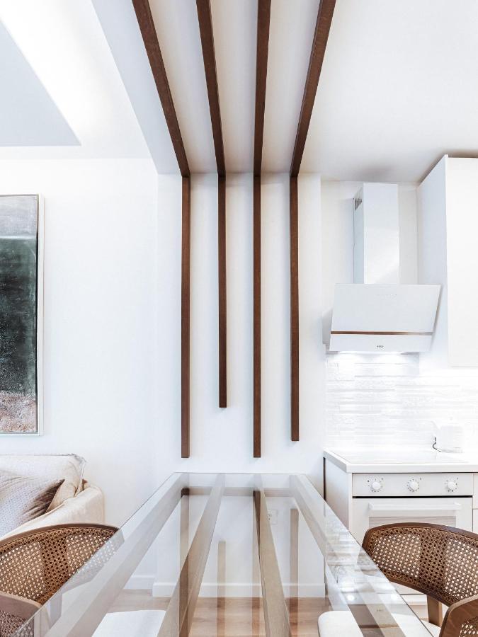 Luxury Apartment In The Heart Of The City - 1Br Athens Exterior photo