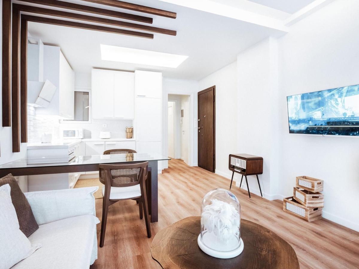 Luxury Apartment In The Heart Of The City - 1Br Athens Exterior photo