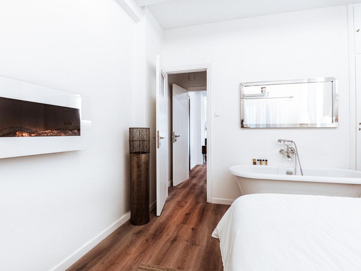 Luxury Apartment In The Heart Of The City - 1Br Athens Exterior photo